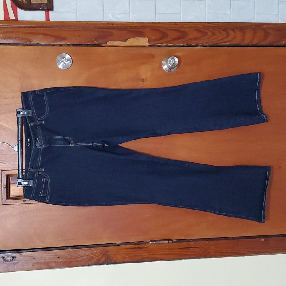 Roz & Ali flare leg jeans. Size 12. Dark denim